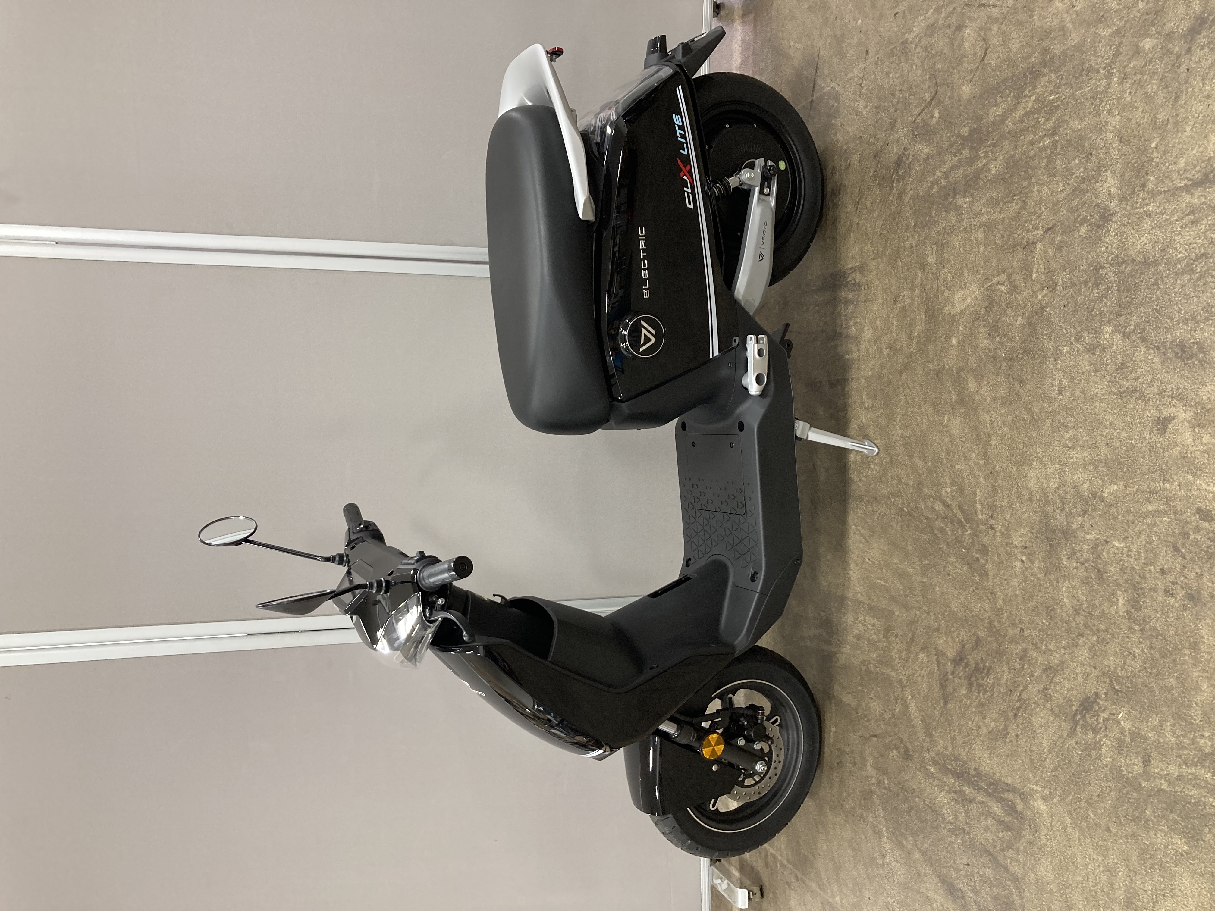 XEAM Vmoto CUX Lite ナイトブラック 2025年式 LYSCUX71XS1000167