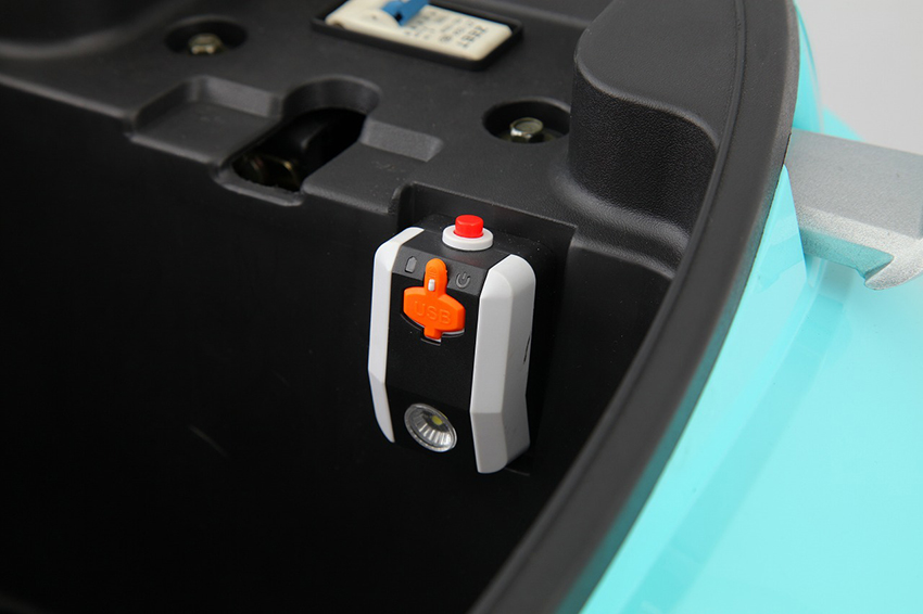 USB給電が可能、カメラやスマホの充電に1